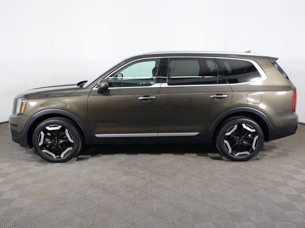 Certified 2025 Kia Telluride S FWD image 19