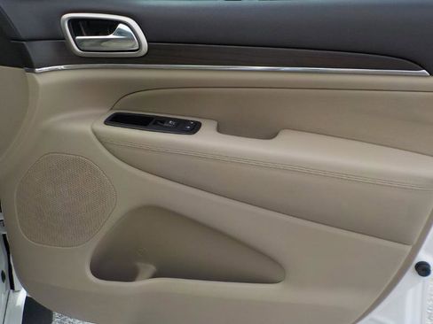 Used 2015 Jeep Grand Cherokee Overland w/ Trailer Tow Group IV image 35