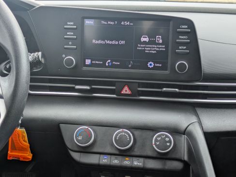 Used 2023 Hyundai Elantra SE FWD image 5