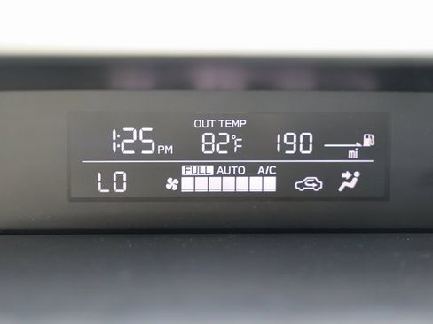Used 2023 Subaru Crosstrek 2.0i Premium image 28