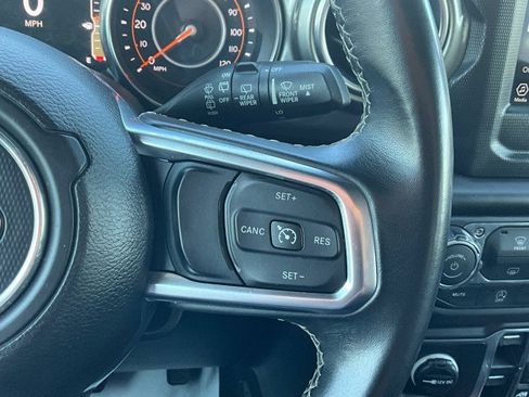 Used 2019 Jeep Wrangler Unlimited Sahara w/ Safety Group AWD/4WD image 17