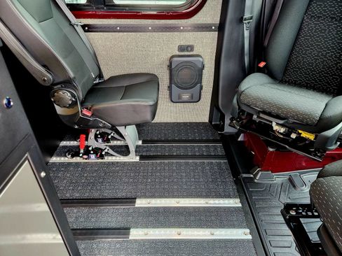 Used 2024 Mercedes-Benz Sprinter 2500 image 21