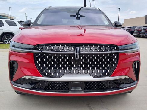 Used 2025 Lincoln Nautilus Reserve AWD/4WD image 12