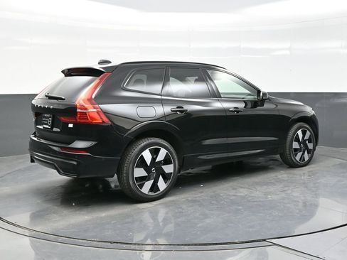 Used 2023 Volvo XC60 T8 Ultimate w/ Climate Package image 7