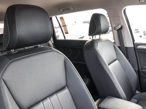 Certified 2024 Volkswagen Tiguan SE image 36