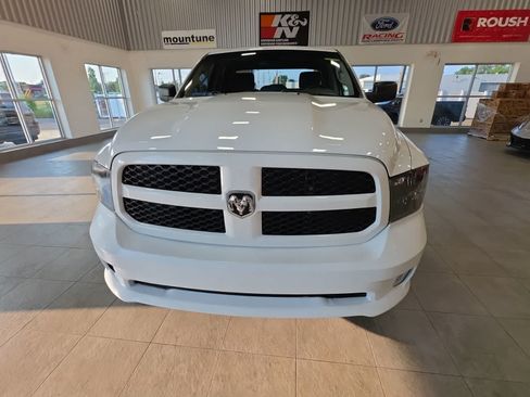 Used 2019 RAM 1500 Express w/ Express Value Package AWD/4WD image 3