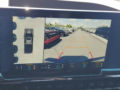 Used 2024 Chevrolet Silverado 2500 ZR2 w/ Technology Package AWD/4WD image 18