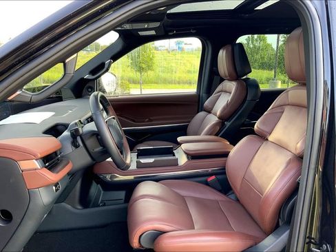 Used 2025 Lincoln Navigator Reserve AWD/4WD image 9