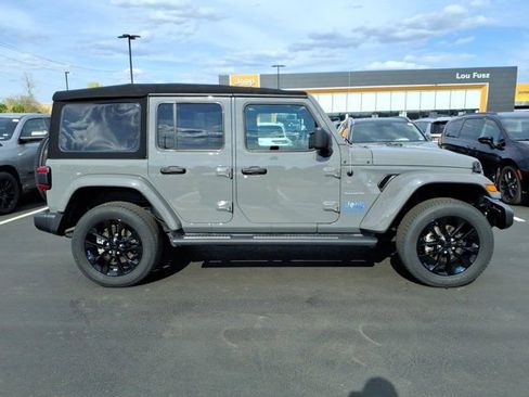 Used 2023 Jeep Wrangler Unlimited Sahara w/ Cold Weather Group AWD/4WD image 28