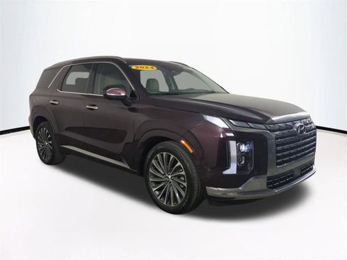 Used 2024 Hyundai Palisade Calligraphy FWD image 2