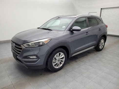 Used 2017 Hyundai Tucson SE image 2