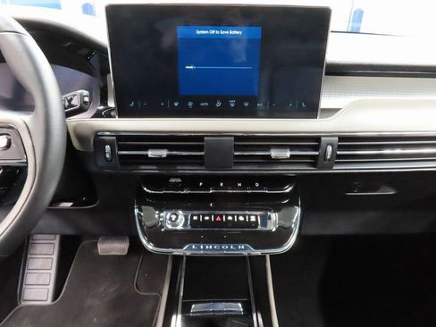 Used 2025 Lincoln Corsair AWD w/ Jet Appearance Package image 14