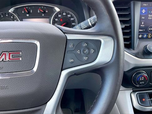 Used 2023 GMC Acadia SLT image 11