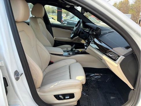 Used 2019 BMW 530i xDrive w/ Convenience Package AWD/4WD image 12