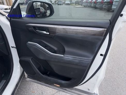 Used 2022 Toyota Highlander Limited image 4