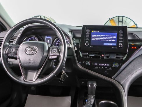 Used 2022 Toyota Camry SE FWD image 17