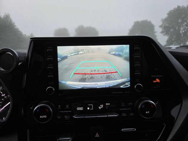 Used 2022 Toyota Highlander XLE AWD/4WD image 30