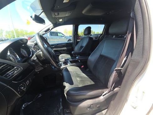 Used 2017 Dodge Grand Caravan SXT w/ Blacktop Package image 26