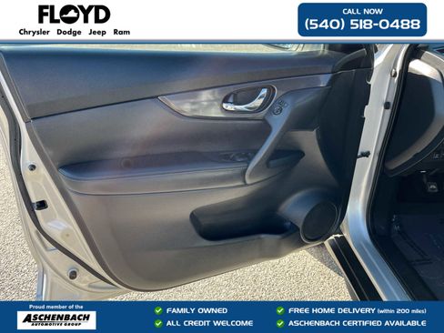 Used 2019 Nissan Rogue SV image 11