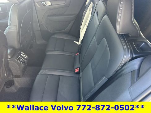 Used 2025 Volvo XC40 B5 Core image 18