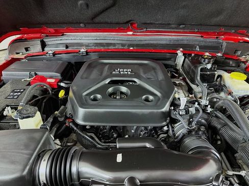 Used 2019 Jeep Wrangler Unlimited Sahara AWD/4WD image 35