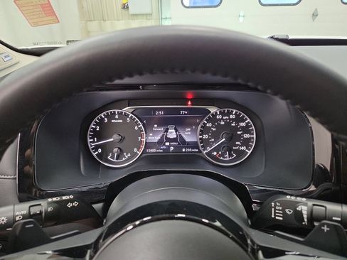 Used 2024 Nissan Pathfinder SL w/ SL Premium Package AWD/4WD image 23