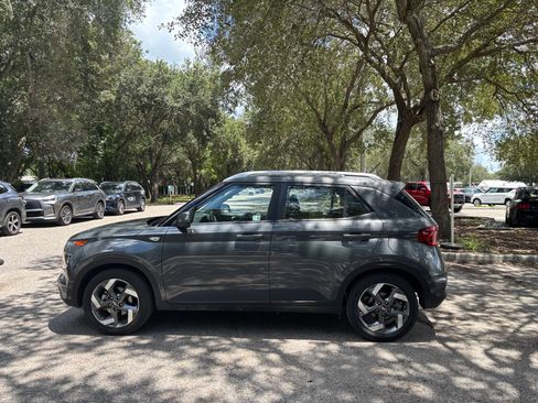 Used 2025 Hyundai Venue SEL FWD image 18