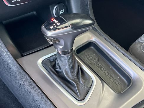 Used 2019 Dodge Charger SXT RWD image 20