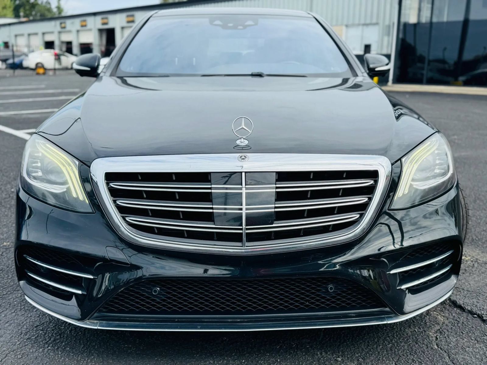 Used 2019 Mercedes-Benz S 560 Sedan w/ AMG Line Exterior image 2
