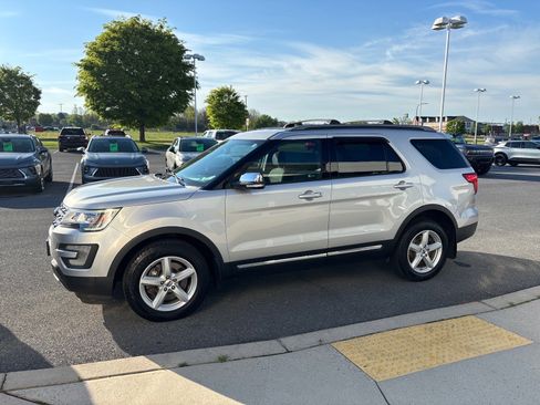 Used 2017 Ford Explorer XLT w/ Equipment Group 201A AWD/4WD image 1