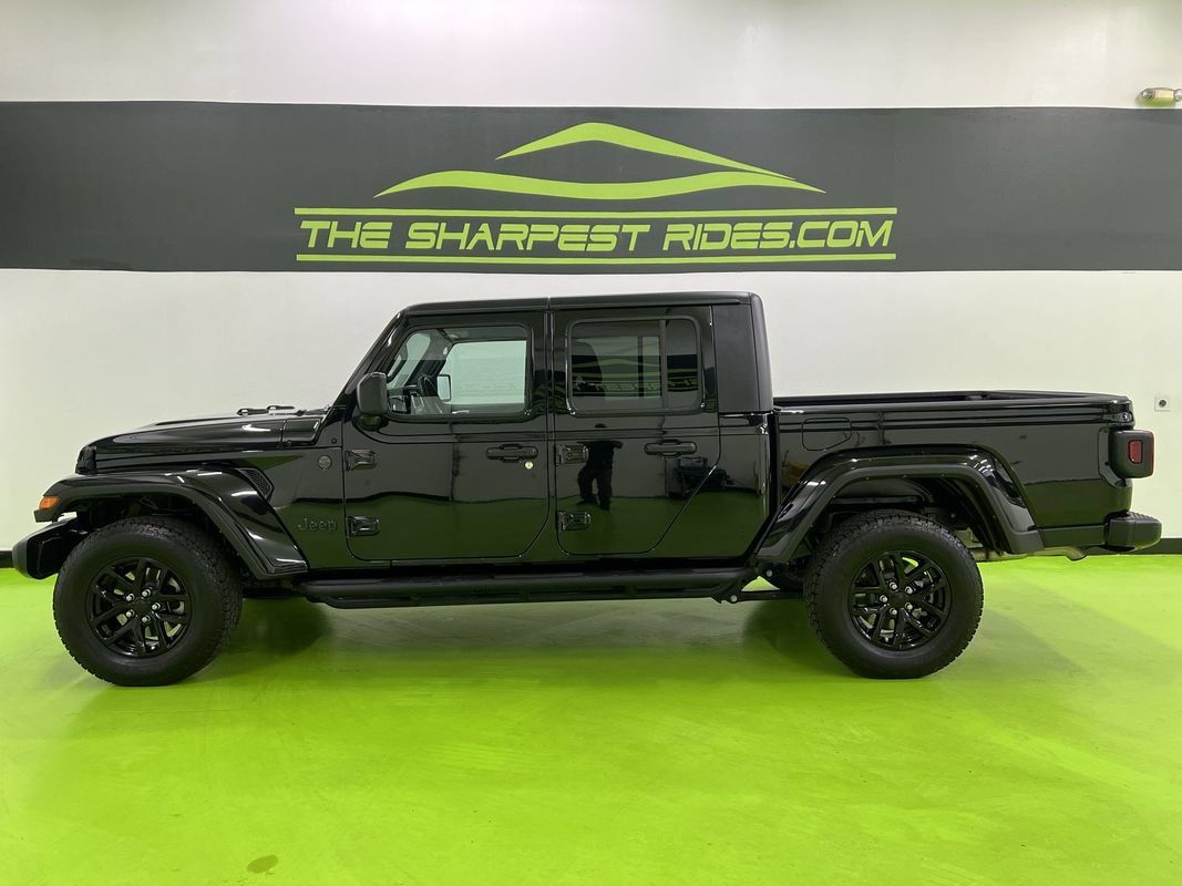 Used 2023 Jeep Gladiator Sport AWD/4WD image 6