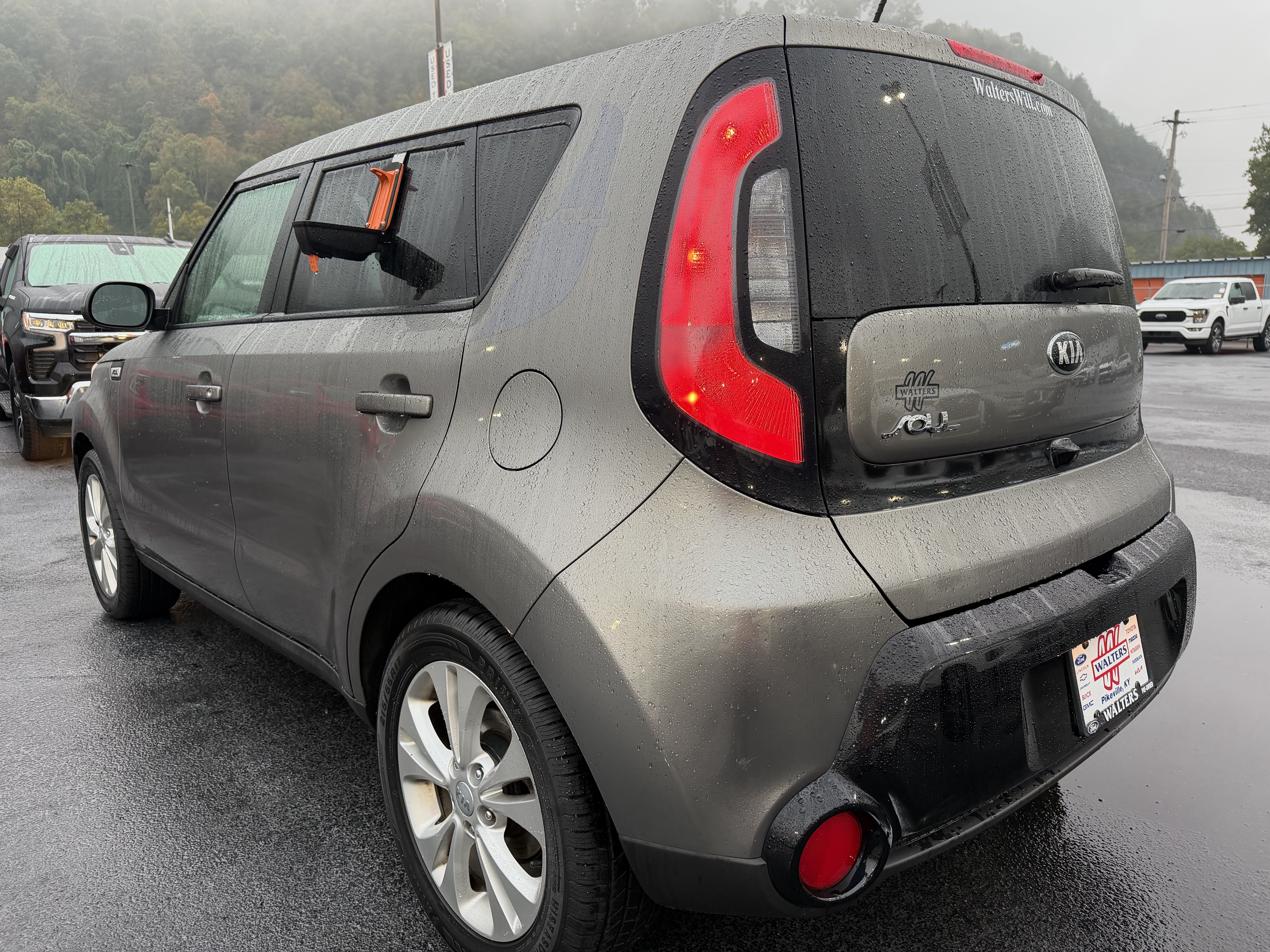Used 2016 Kia Soul + FWD image 5