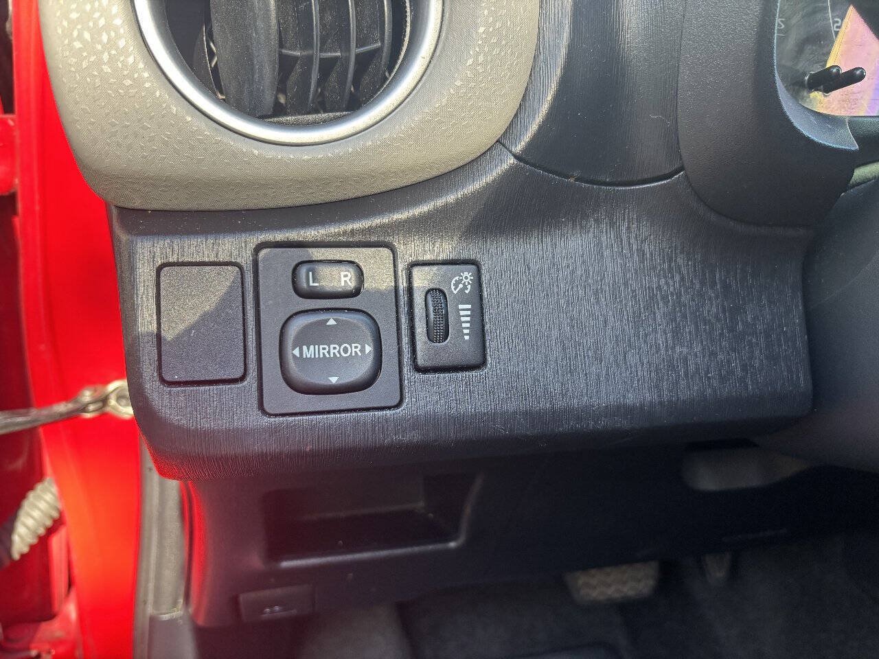 Used 2012 Toyota Yaris LE FWD image 20