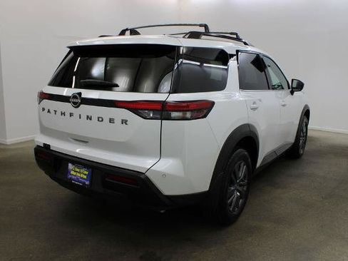 Certified 2026 Nissan Pathfinder SV FWD image 5
