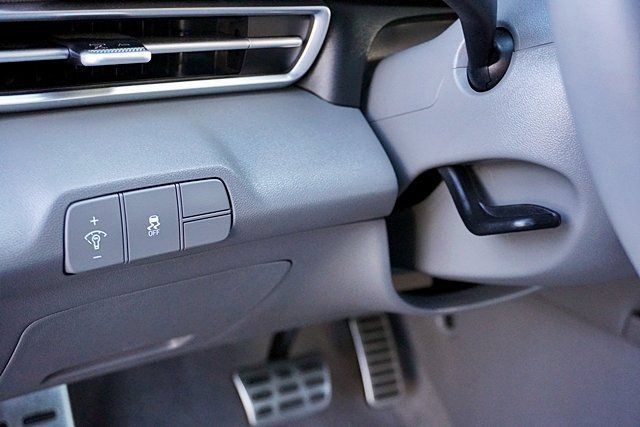 Certified 2026 Hyundai Elantra Sport FWD image 33