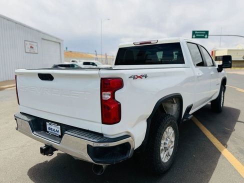 Used 2021 Chevrolet Silverado 2500 LT w/ Fleet Comfort Package AWD/4WD image 4
