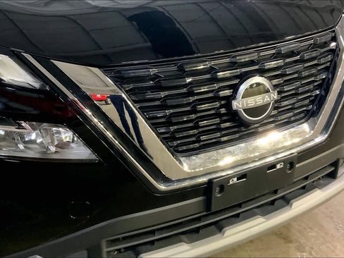 Used 2023 Nissan Rogue SV image 30