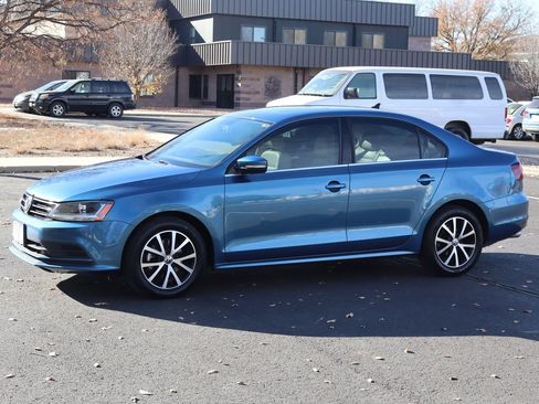 Used 2017 Volkswagen Jetta SE image 10