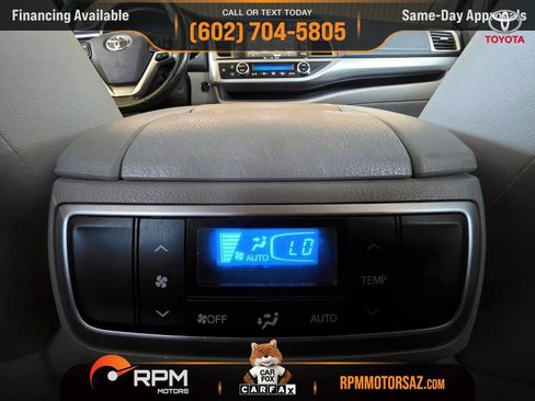Used 2017 Toyota Highlander XLE w/ Carpet Mat Package FWD image 17
