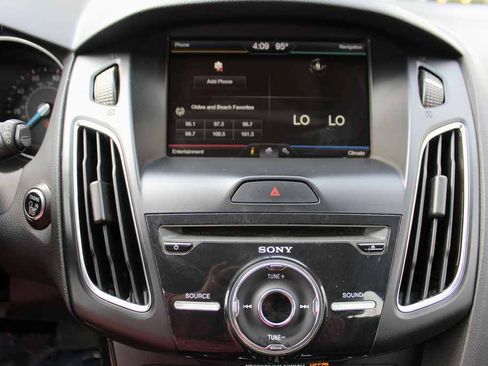 Used 2015 Ford Focus Titanium FWD image 19