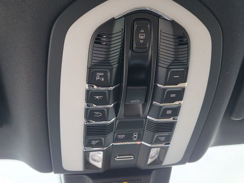 Used 2026 Porsche Macan AWD/4WD image 37