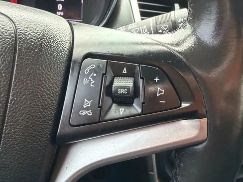 Used 2020 Chevrolet Trax LT w/ Sun & Sound Package FWD image 11