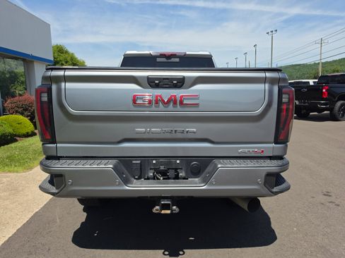Used 2024 GMC Sierra 2500 AT4 w/ Technology Package AWD/4WD image 4