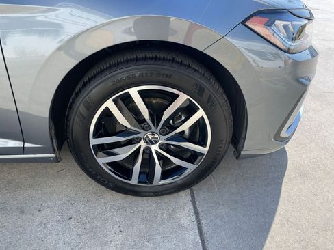 Used 2025 Volkswagen Jetta SE image 30