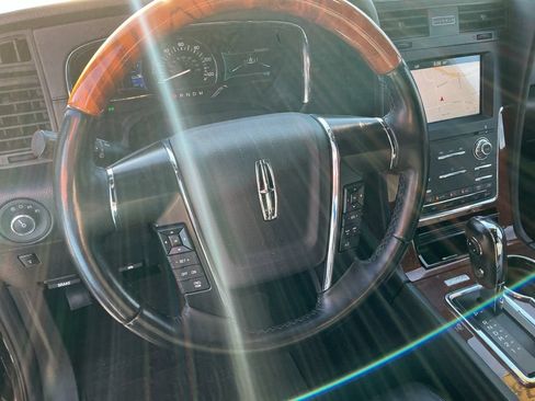 Used 2016 Lincoln Navigator Select AWD/4WD image 11