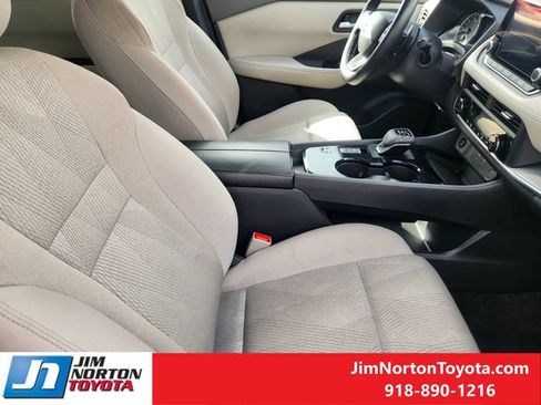 Used 2025 Nissan Rogue SV FWD image 14