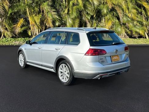 Used 2017 Volkswagen Golf Alltrack S image 7