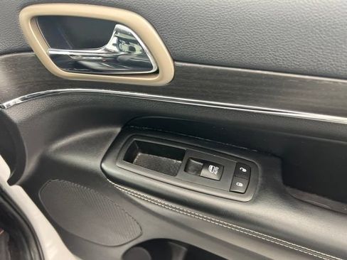 Used 2017 Jeep Grand Cherokee Limited AWD/4WD image 26