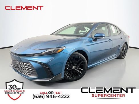 Used 2025 Toyota Camry SE FWD image 1