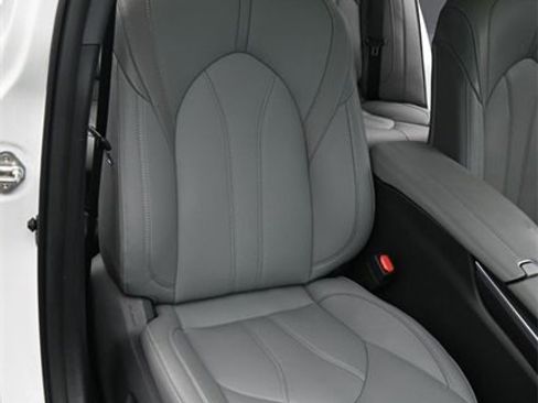 Used 2021 Toyota Avalon XLE image 19